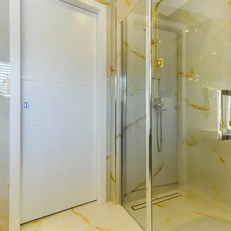 krevet i doručak Luxury Bed & Breakfast Irini, In The Heart Of 4*