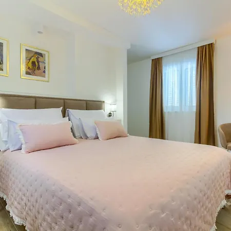 krevet i doručak Luxury Bed & Breakfast Irini, In The Heart Of 4*