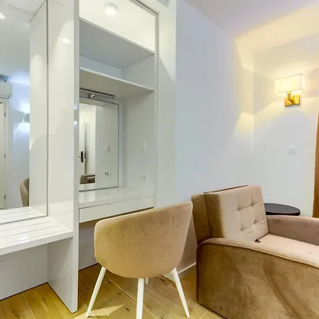 krevet i doručak Luxury Bed & Breakfast Irini, In The Heart Of 4*