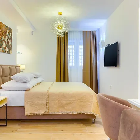 krevet i doručak Luxury Bed & Breakfast Irini, In The Heart Of 4*